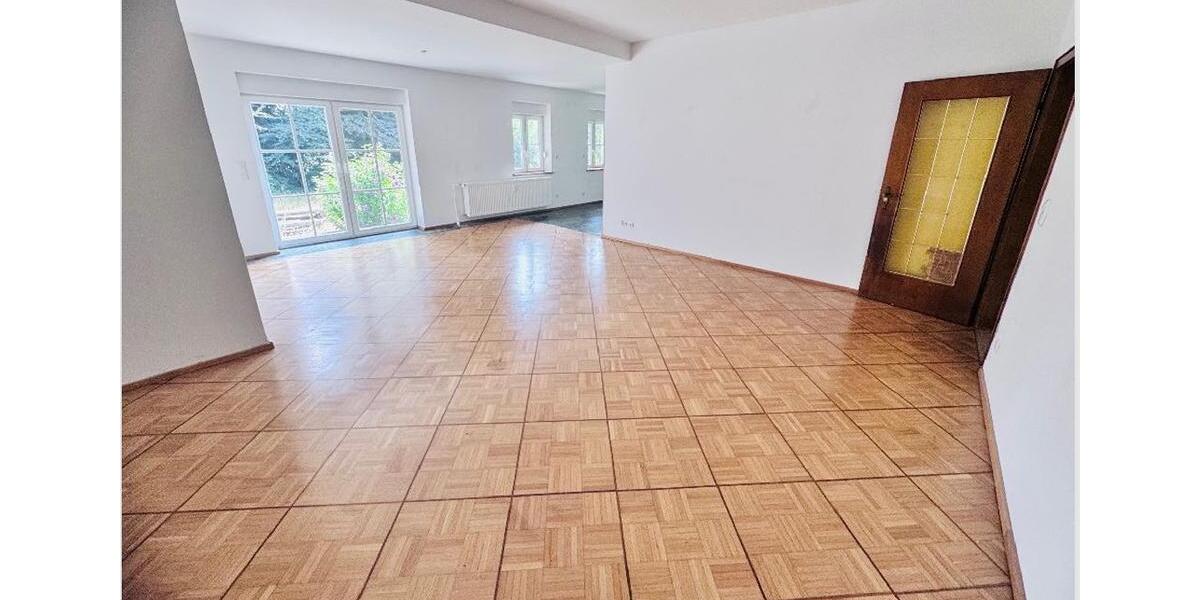 Einfamilienhaus Jülich - 10 Zimmer, 280 m&sup2;, 3.000&euro; | Angebot:25456904
