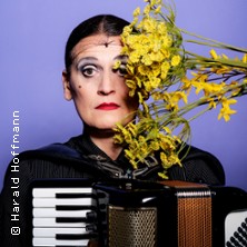 Carmela de Feo - groß! blond! erfolgreich! 11.12.2027 Gutmann am Dutzendteich