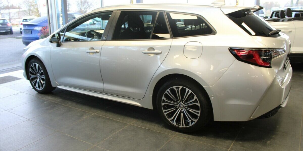 Toyota Corolla 2.0 Touring Sports Hybrid Team Deutschland 77.720 km 22.980 &euro; Euskirchen 53881