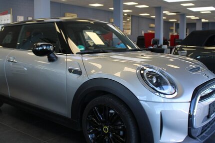 Mini Cooper SE Classic Trim 24.010 km 18.980 &euro; Euskirchen 53881