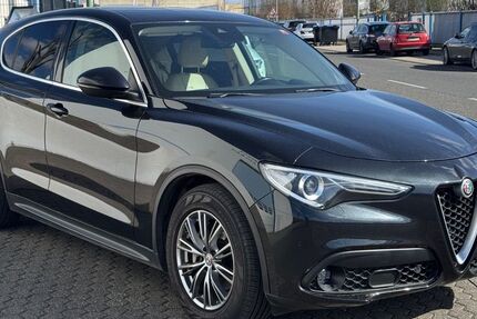 Alfa Romeo Stelvio 165.000 km 14.999 &euro; Düren 52353
