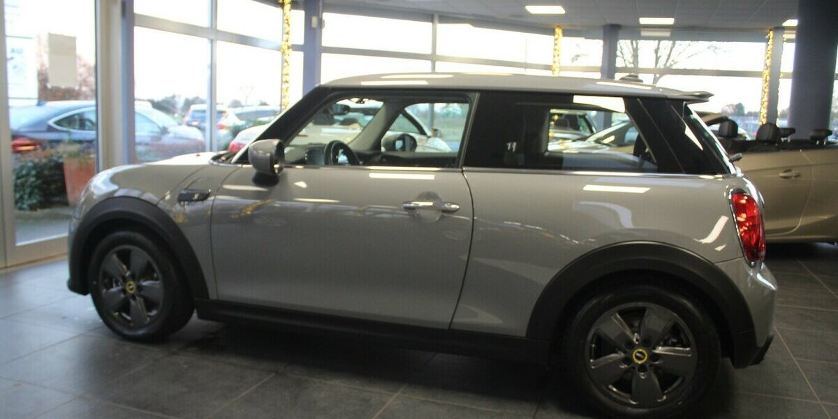 Mini Cooper SE Essential Trim 6.970 km 16.980 &euro; Euskirchen 53881
