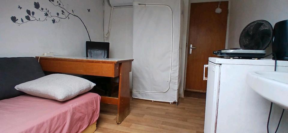 Etagenwohnung Köln Lindenthal - 1 Zimmer, 10 m&sup2;, 350&euro; | Angebot:25942441