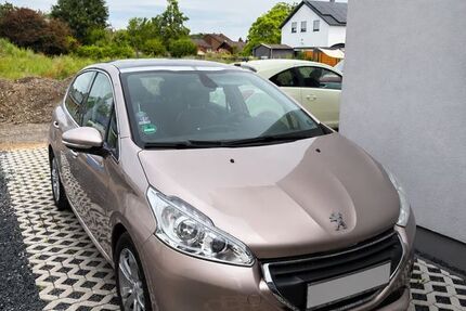 Peugeot 208 124.089 km 5.600 &euro; Vettweiß 52391