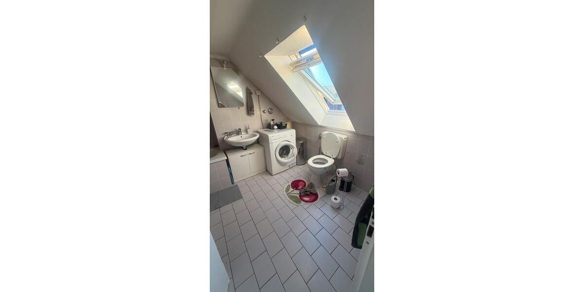 Dachgeschoßwohnung Köln Mülheim - 7 Zimmer, 100 m&sup2;, 490&euro; | Angebot:25308321