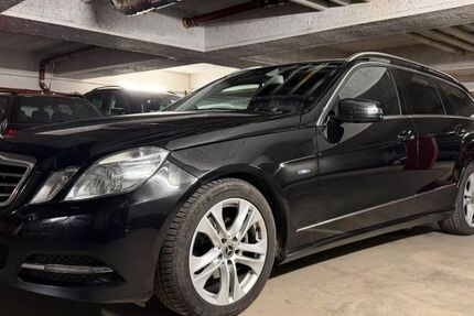 Mercedes-Benz E 220 305.127 km 10.600 &euro; Grevenbroich 41515