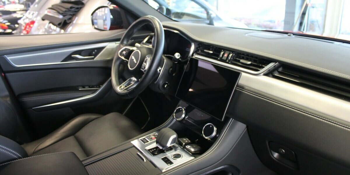 Jaguar F-Pace D300 Mild-Hybrid R-Dynamic SE AWD 95.844 km 32.980 &euro; Euskirchen 53881