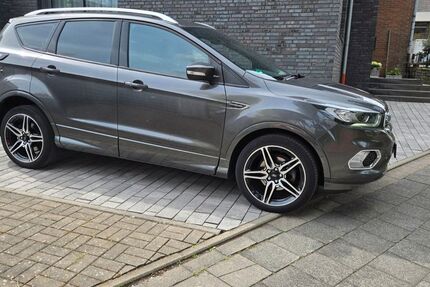 Ford Kuga 124.500 km 13.900 &euro; Grevenbroich 41517