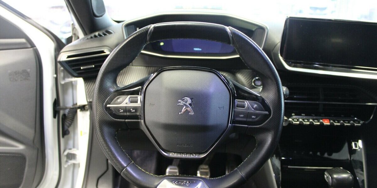 Peugeot 2008 PureTech 130 GT 70.903 km 15.980 &euro; Euskirchen 53881