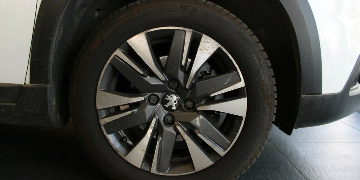 Peugeot 2008 PureTech 130 GPF Allure 38.193 km 12.980 &euro; Euskirchen 53881