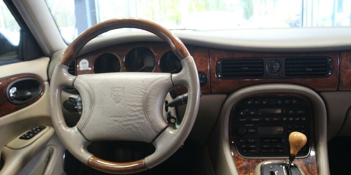 Jaguar XJ 8 Executiv - GASANLAGE - 142.800 km 11.980 &euro; Euskirchen 53881