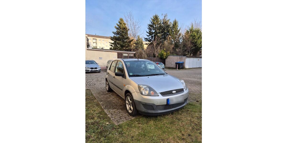 Ford Fiesta 233.000 km 850 &euro; Düren 52349
