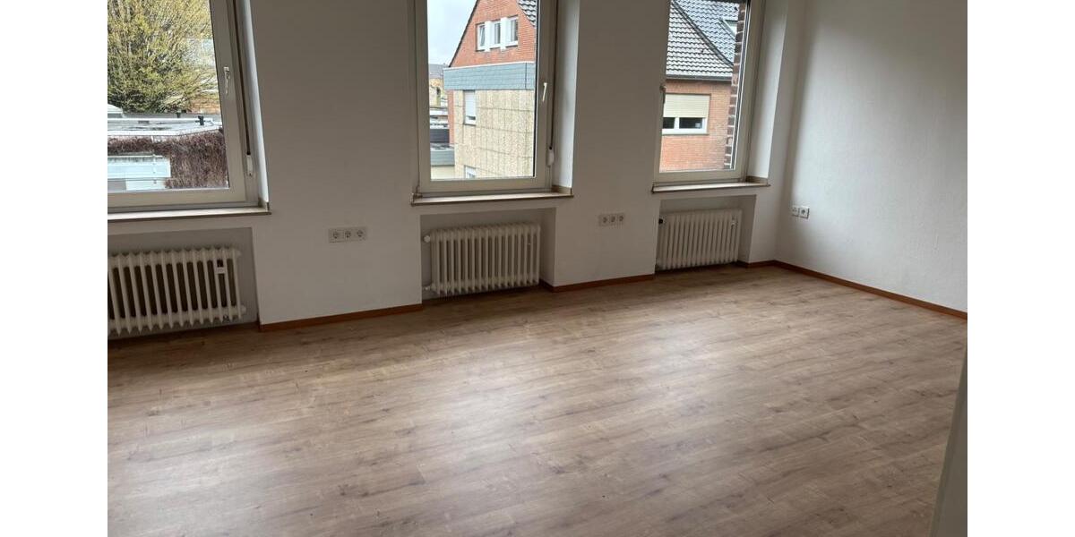 Reihenhaus Grevenbroich - 7 Zimmer, 170 m&sup2;, 1.700&euro; | Angebot:25647269